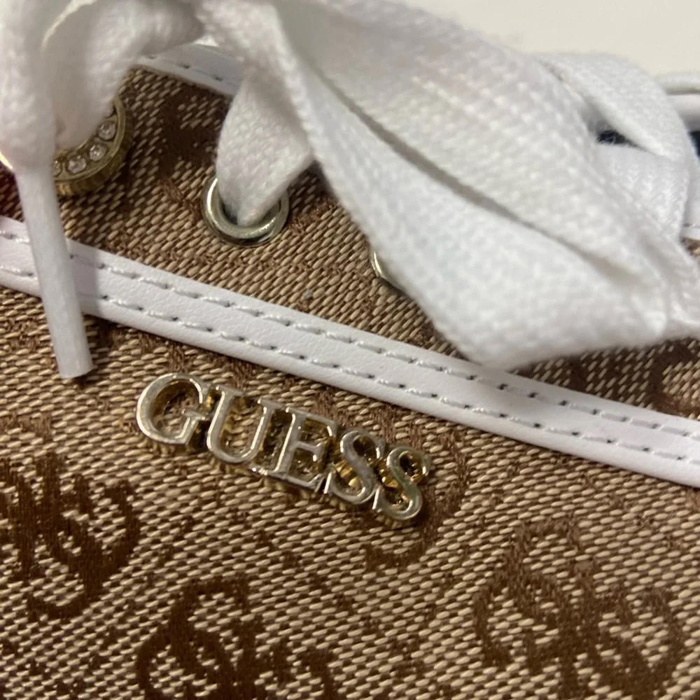 Guess low top